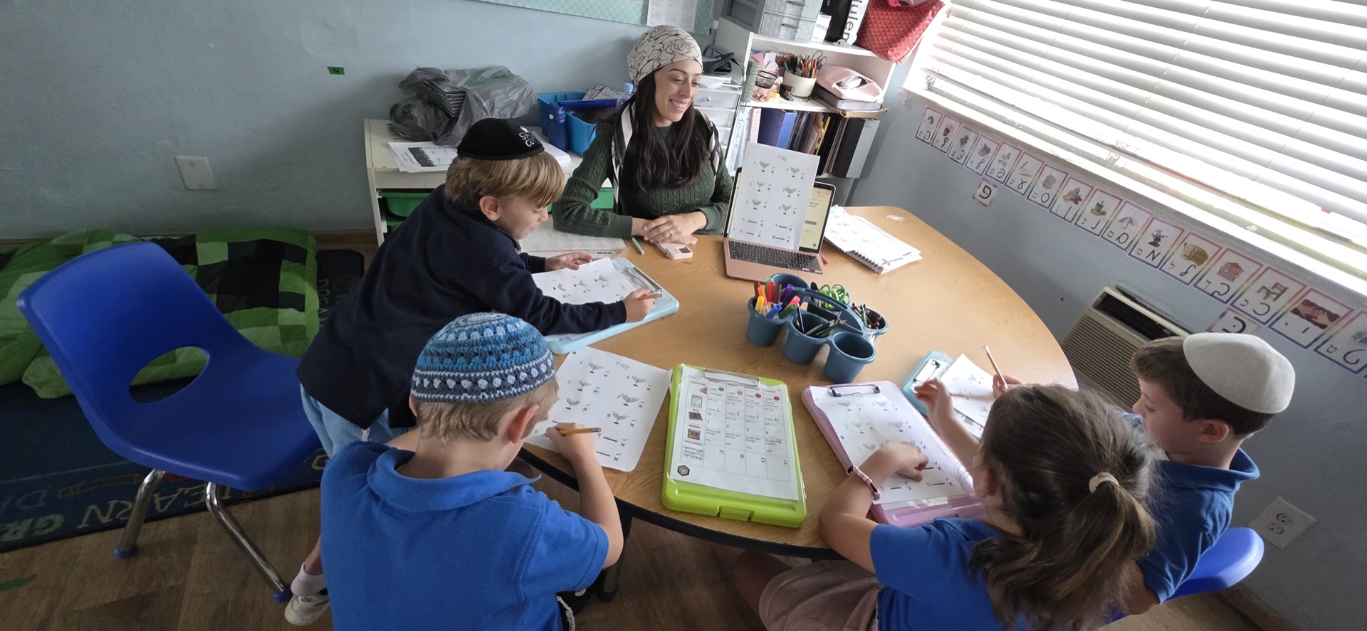 A full, happy classroom at Pardes